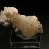 Calcita y DolomitaMina de Áliva (Mina Las Mánforas), zona Minera Áliva, Camaleño, Comarca Liébana, Cantabria, España8 x 4 cm. (Autor: Darío Menéndez)
