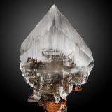 Gypsum on limonite<br />Gibraltar Mine, Cueva de las Espadas, Naica, Municipio Saucillo, Chihuahua, Mexico<br />30,0	x	15,0	x	44,0	cm<br /> (Author: MIM Museum)