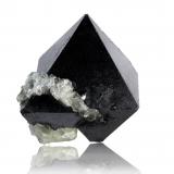 Alabandite and DiopsideMerelani Hills, Lelatema Mountains, Simanjiro District, Manyara Region, Tanzania4,5	x	4,5	x	4,5	cm (Author: MIM Museum)