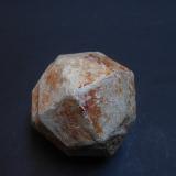 Feldespato pseudomórfico de Leucita<br />Kamam-Kalehövük, Provincia Kırşehir, Región Anatolia Central, Turquía<br />7 x 6,5 x 6 cm<br /> (Autor: Antonio Alcaide)
