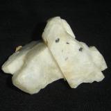 Albita (variedad oligoclasa)Vicente Marinho Mine, Mantena, Vale do Rio Doce, Minas Gerais, Brazil5 x 4 x 3 cm (Autor: Anisio Claudio)