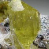 Fluorapatito<br />Mina Cerro de Mercado, Cerro de los Remedios, Victoria de Durango, Municipio Durango, Durango, México<br />5,5 x 3,5 x 3,5 cm<br /> (Autor: Antonio Alcaide)