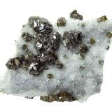 Sphalerite (variety cleiophane), QuartzDepósito Krushev dol, Mina Krushev dol, Zona minera Madan, Montes Rhodope, Smolyan Oblast, BulgariaSpecimen size 7 cm, largest crystal 8 mm (Author: Tobi)