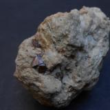 Zircón<br />Macizo Lovozero, Península Kola, Murmanskaja Oblast, Región del Norte, Rusia<br />5,5 x 4 x 4 cm<br /> (Autor: Antonio Alcaide)