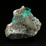 Beryl (variety emerald), Albite (variety cleavelandite), Dolomite, Pyrite<br />Chivor mining district, Manantial Mine, Municipio Chivor, Eastern Emerald Belt, Boyacá Department, Colombia<br />32mm across, main xl=9mm<br /> (Author: Fiebre Verde)