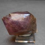 Cuarzo (variedad amatista)<br />Cantera Soliva (Cantera trabajos del AVE), Can Sala, Riudarenes, Comarca La Selva, Gerona / Girona, Cataluña / Catalunya, España<br />5,5 x 4 x 3 cm<br /> (Autor: Antonio Alcaide)