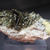 Epidote<br />Cime du Cornillon (Cornillon), Le Bourg d'Oisans, Isère, Auvergne-Rhône-Alpes, France<br />80mm x 45mm x 25mm<br /> (Author: Philippe Durand)
