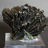 Epidote<br />Pampa Blanca, Ticrapo District, Castrovirreyna Province, Huancavelica Department, Peru<br />60mm x 45mm x 40mm<br /> (Author: Philippe Durand)