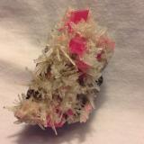 Rhodochrosite, Quartz, PyriteMina Sweet Home, Hedgehog pocket, desvío realce principal, Monte Bross, Distrito Alma, Condado Park, Colorado, USA6 x 5 cm (Author: JC)