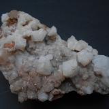 Chabazita y Estilbita-(Ca)<br />East Forks, Río Gila, Condado Grant, New Mexico, USA<br />10 x 6 x 4 cm<br /> (Autor: Antonio Alcaide)