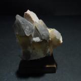Cuarzo (variedad ahumado) y Microclina<br />Pedrera Mas Sever, Massabè (Mas Ceber), Sils, Comarca La Selva, Gerona / Girona, Cataluña / Catalunya, España<br />5,5 x 4 x 4,5 cm<br /> (Autor: Antonio Alcaide)