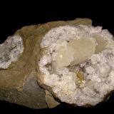 Calcite and Barite on QuartzMonroe Reservoir spillway, Monroe County, Indiana, USAcalcites up to 3.0 cm, barite up to 2.5 cm (Author: Bob Harman)