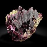 Erythrite<br />Bou Azzer mining district, Drâa-Tafilalet Region, Morocco<br />7x4 cm.<br /> (Author: Enrique Llorens)