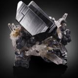 Ferberite<br />Viloco Mine, San Antonio Section, Loayza Province, La Paz Department, Bolivia<br />17,0	x	17,0	x	12,0	cm<br /> (Author: MIM Museum)