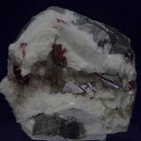 Cinabrio y Dolomita<br />Mina Chatian, Distrito Chatian, Fenghuang, Prefectura Autónoma Xiangxi,  Provincia Hunan, China<br />11 x 11 x 5 cm<br /> (Autor: Ricardo Fimia)
