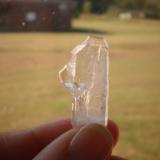 QuartzJessieville, Condado Garland, Arkansas, USA1 1/4" high and 5/8" wide and 1/4" deep (Author: Reelgoodwoman)