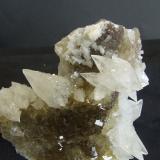 Fluorita y Calcita<br />Mina Moscona, El Llano, Solís, Corvera de Asturias, Comarca Avilés, Principado de Asturias (Asturias), España<br />110x70mm<br /> (Autor: joaquin gar)