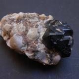 Casiterita y Cuarzo<br />Mina Xihuashan, Dayu, Prefectura Ganzhou, Provincia Jiangxi, China<br />7 x 4 x 3,5 cm<br /> (Autor: Antonio Alcaide)