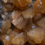 Estilbita-Ca y Magnetita<br />Malmberget, Gällivare, Norrbotten, Provincia Lappland, Suecia<br />6,5 x 3,5 x 3 cm<br /> (Autor: Antonio Alcaide)
