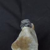 Molibdenita<br />Mina Las Cabañuelas, El Canchal, Hoyo de Manzanares, Comarca Sierra de Guadarrama-Alto Manzanares, Comunidad de Madrid, España<br />cristal de 20x20x10mm<br /> (Autor: joaquin gar)