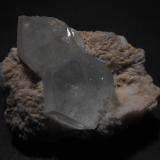 Berilo (variedad aguamarina), Cuarzo<br />Stak Nala, Montes Haramosh, Distrito Skardu, Gilgit-Baltistan (Áreas del Norte), Paquistán<br />6 x 5 x 4,5 cm<br /> (Autor: Antonio Alcaide)