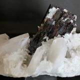 Hübnerite and Quartz<br />Pasto Bueno, Pampas District, Pallasca Province, Ancash Department, Peru<br />135mm x 100m x 50mm<br /> (Author: Philippe Durand)