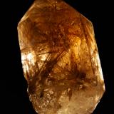 Cuarzo (variedad rutilado)<br />Mina Caí Bom, Novo Horizonte, Bahia, Brasil<br />9 X 5 X 3 CM<br /> (Autor: Ricardo Fimia)