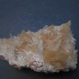 Calcita<br />Distrito Huancano, Provincia Pisco, Departamento Ica, Perú<br />9 x 4,5 x 3,5 cm<br /> (Autor: Antonio Alcaide)
