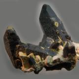 Cuarzo  ( variedad morion)<br />Tongbei, Junxiao, Fujian, China<br />12 x 10 x 10 cm<br /> (Autor: Ricardo Fimia)