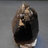 Cuarzo (variedad ahumado)<br />Formación Papachacra, granito El Portezuelo, Departamento Belén, Provincia Catamarca, Argentina<br />7,5 x 5 x 4 cm<br /> (Autor: Antonio Alcaide)