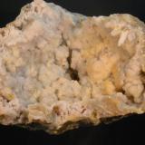 Cuarzo ( variedad  calcedonia criptocristalino  )<br />Minas de El Horcajo, El Horcajo, Almodóvar del Campo, Ciudad Real, Castilla la Mancha , España<br />10 x 7 x 4 cm<br /> (Autor: Ricardo Fimia)