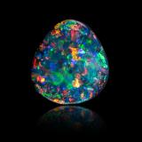 Opal<br />6 Mile Field, Lightning Ridge, Finch County, New South Wales, Australia<br />2,5	x	2,5	x	1,0	cm<br /> (Author: MIM Museum)