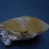 Calcita<br />Afloramiento de mármoles al norte de la Ermita de Ntra. Sra. de la Salud, Carratraca, Comarca Valle del Guadalhorce, Málaga, Andalucía, España<br />6 x 4,5 x 3 cm<br /> (Autor: Antonio Alcaide)