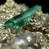 Beryl (variety emerald), Dolomite, Pyrite<br />Chivor mining district, Palo Arañado Mine, Municipio Chivor, Eastern Emerald Belt, Boyacá Department, Colombia<br />35x27x12mm, main xl=11mm<br /> (Author: Fiebre Verde)