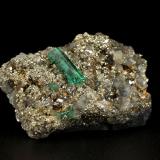 Beryl (variety emerald), Dolomite, Pyrite<br />Chivor mining district, Palo Arañado Mine, Municipio Chivor, Eastern Emerald Belt, Boyacá Department, Colombia<br />35x27x12mm, main xl=11mm<br /> (Author: Fiebre Verde)