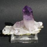 Quartz (variety amethyst)<br />Piedra Parada (Las Vigas), Municipio Tatatila, Veracruz (Veracruz de Ignacio de la Llave), Mexico<br />60mm x 40mm x 25mm<br /> (Author: Philippe Durand)