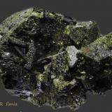 Epidota<br />Mina Raywoo, Distrito Quetta, Balochistan (Baluchistan), Paquistán<br />13 X 11 X 8 cm<br /> (Autor: Ricardo Fimia)
