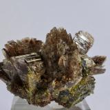 Axinita-(Mn), Epidota<br />Canta, Distrito Canta, Provincia Canta, Departamento Lima, Perú<br />5 x 4,2 x 3 cm.<br /> (Autor: Raúl S. Llorente)