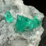 Beryl (variety emerald), Calcite, Quartz<br />Muzo mining district, Western Emerald Belt, Boyacá Department, Colombia<br />43x68x27mm, largest xl=8mm<br /> (Author: Fiebre Verde)