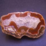 Cuarzo (variedad sardónice)<br />Sierra Pintada, Departamento San Rafael, Mendoza, Argentina<br />7 x 4 x 3 cm<br /> (Autor: Antonio Alcaide)