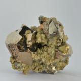 Pirita, Siderita<br />Minas da Panasqueira, Aldeia de São Francisco de Assis, Covilhã, Castelo Branco, Cova da Beira, Centro, Portugal<br />5,2 x 4,6 x 2,5 cm.<br /> (Autor: Raúl S. Llorente)