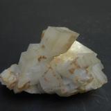 Dolomita<br />Cantera Azcárate (Azkarate), Eugui, Esteríbar, Comarca Auñamendi, Comunidad Foral de Navarra (Navarra), España<br />6,5 x 3,5 x 3 cm<br /> (Autor: Antonio Alcaide)