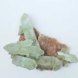 Fluorapofilita-(K), Estilbita<br />Cavidades Bidkin Well, Bidkin, Aurangabad, Distrito de Aurangabad, Maharashtra, India<br />6,5 x 6,5 x 2,5 cm<br /> (Autor: Raúl S. Llorente)
