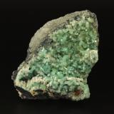 Beryl (variety emerald), Albite (variety cleavelandite), Quartz, Calcite<br />Coscuez mining district, Calceteros Mine, Municipio San Pablo de Borbur, Western Emerald Belt, Boyacá Department, Colombia<br />96x75x33mm, xls up to 10mm<br /> (Author: Fiebre Verde)