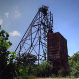 _One of the last standing headframes in the district.Mina Annabel Lee, Sub-Distrito Harris Creek, Condado Hardin, Illinois, USA (Author: crosstimber)