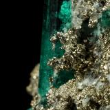 Beryl (variety emerald), Albite (variety cleavelandite), Pyrite<br />Chivor mining district, Palo Arañado Mine, Municipio Chivor, Eastern Emerald Belt, Boyacá Department, Colombia<br />38x35x18mm, largest xl=20mm<br /> (Author: Fiebre Verde)