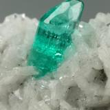 Beryl (variety emerald), Albite (variety cleavelandite), Pyrite<br />Chivor mining district, Municipio Chivor, Eastern Emerald Belt, Boyacá Department, Colombia<br />24x13x11mm, xl=6mm<br /> (Author: Fiebre Verde)