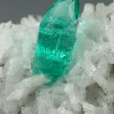 Beryl (variety emerald), Albite (variety cleavelandite), Pyrite<br />Chivor mining district, Municipio Chivor, Eastern Emerald Belt, Boyacá Department, Colombia<br />24x13x11mm, xl=6mm<br /> (Author: Fiebre Verde)