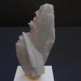 Anhidrita y Calcita<br />Mina Naica, Naica, Municipio Saucillo, Chihuahua, México<br />12 x 5 x 3 cm<br /> (Autor: Antonio Alcaide)