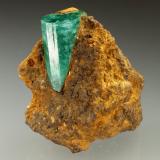 Beryl (variety emerald), Calcite<br />Gachalá mining district,  El Toro Mine, Municipio Gachalá, Eastern Emerald Belt, Cundinamarca Department, Colombia<br />38x44x30mm, xl=22x14mm<br /> (Author: Fiebre Verde)